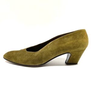 Wilkes Bashford (runs small) Vintage Suede Heels 8
